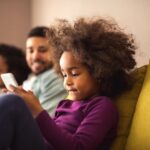 tips membatasi screentime untuk anak