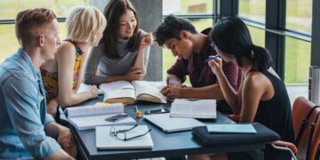 mengelola waktu guru dan siswa dilingkungan belajar